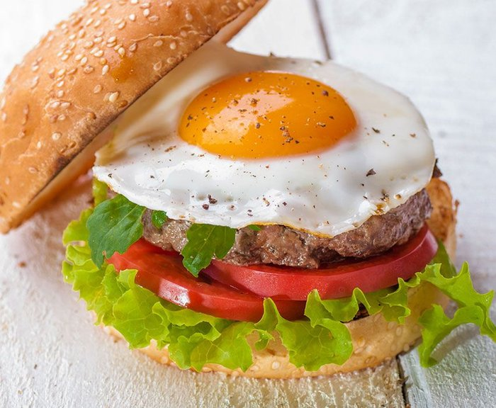 Бургер с яйцом