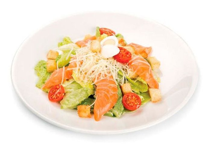 Салат "Цезарь с лососем"